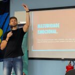 Os orgulhosos pensam que sabem, os medíocres não conhecem, os sábios estão sempre aprendendo