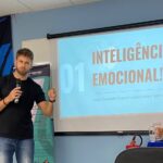 Inteligência emocional não é segurar as emoções; é usar a razão e sentir a emoção.